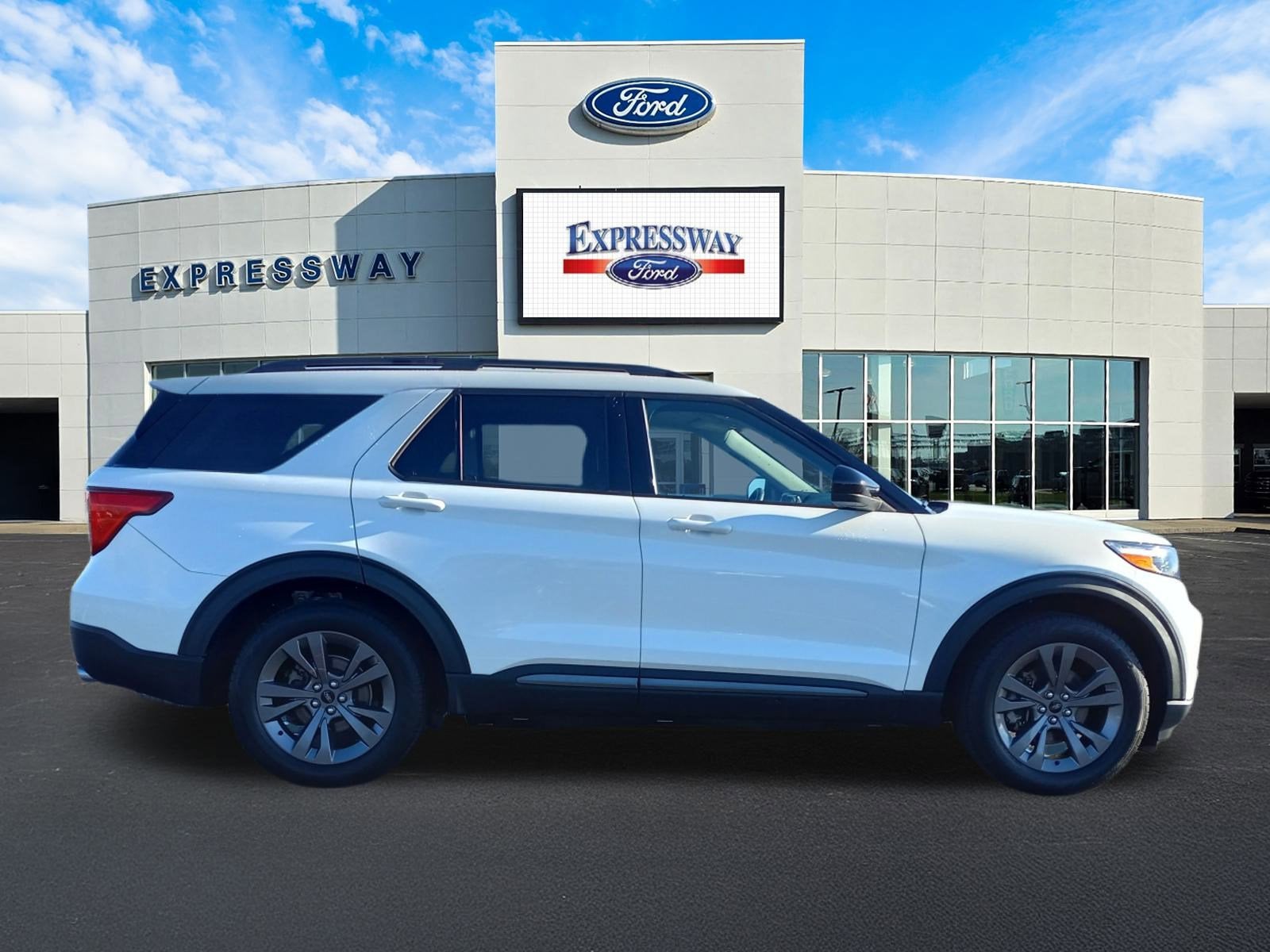 2023 Ford Explorer XLT