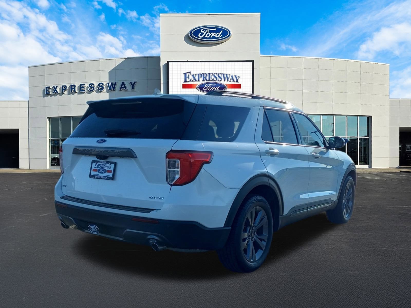 2023 Ford Explorer XLT