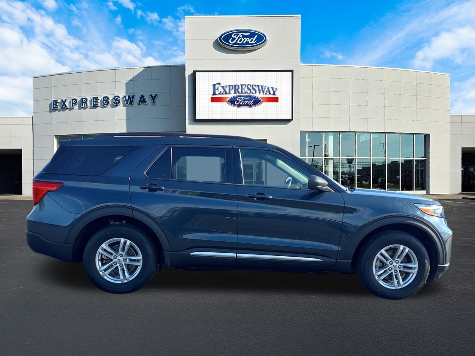 2023 Ford Explorer XLT