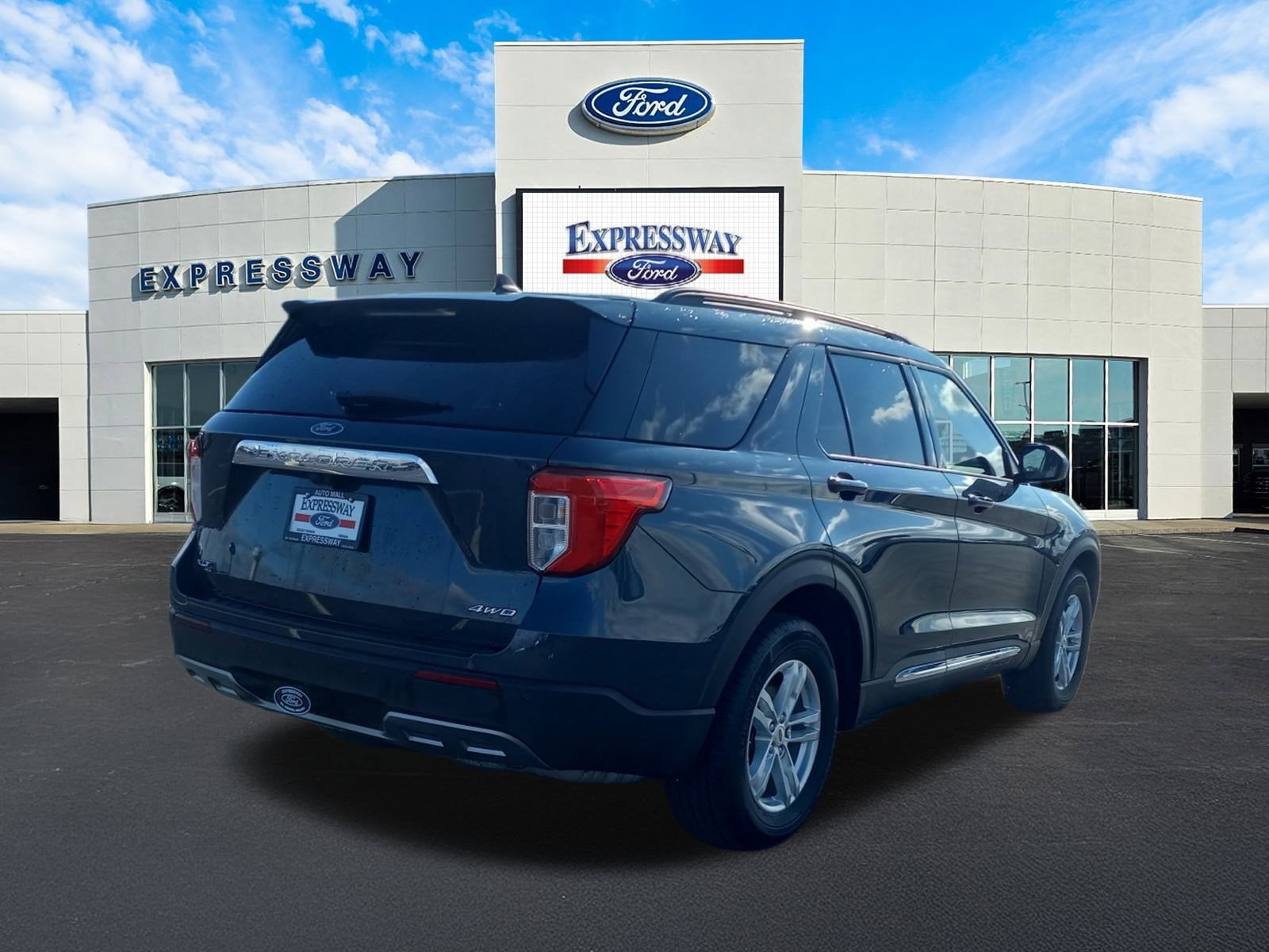 2023 Ford Explorer XLT