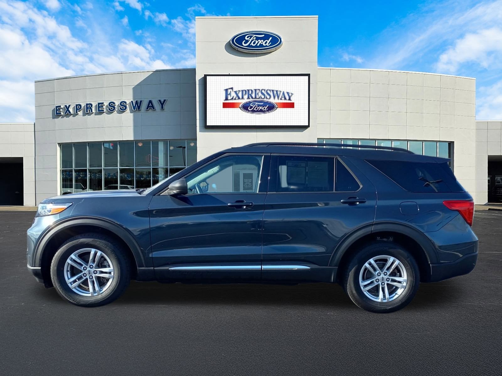 2023 Ford Explorer XLT