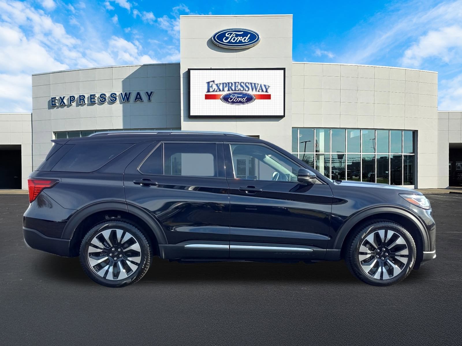 2025 Ford Explorer Platinum