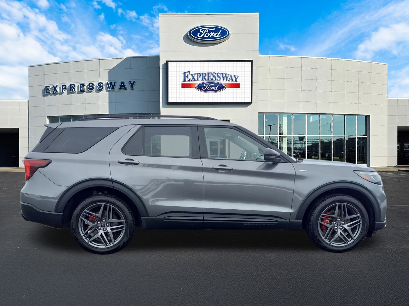 2025 Ford Explorer ST-Line
