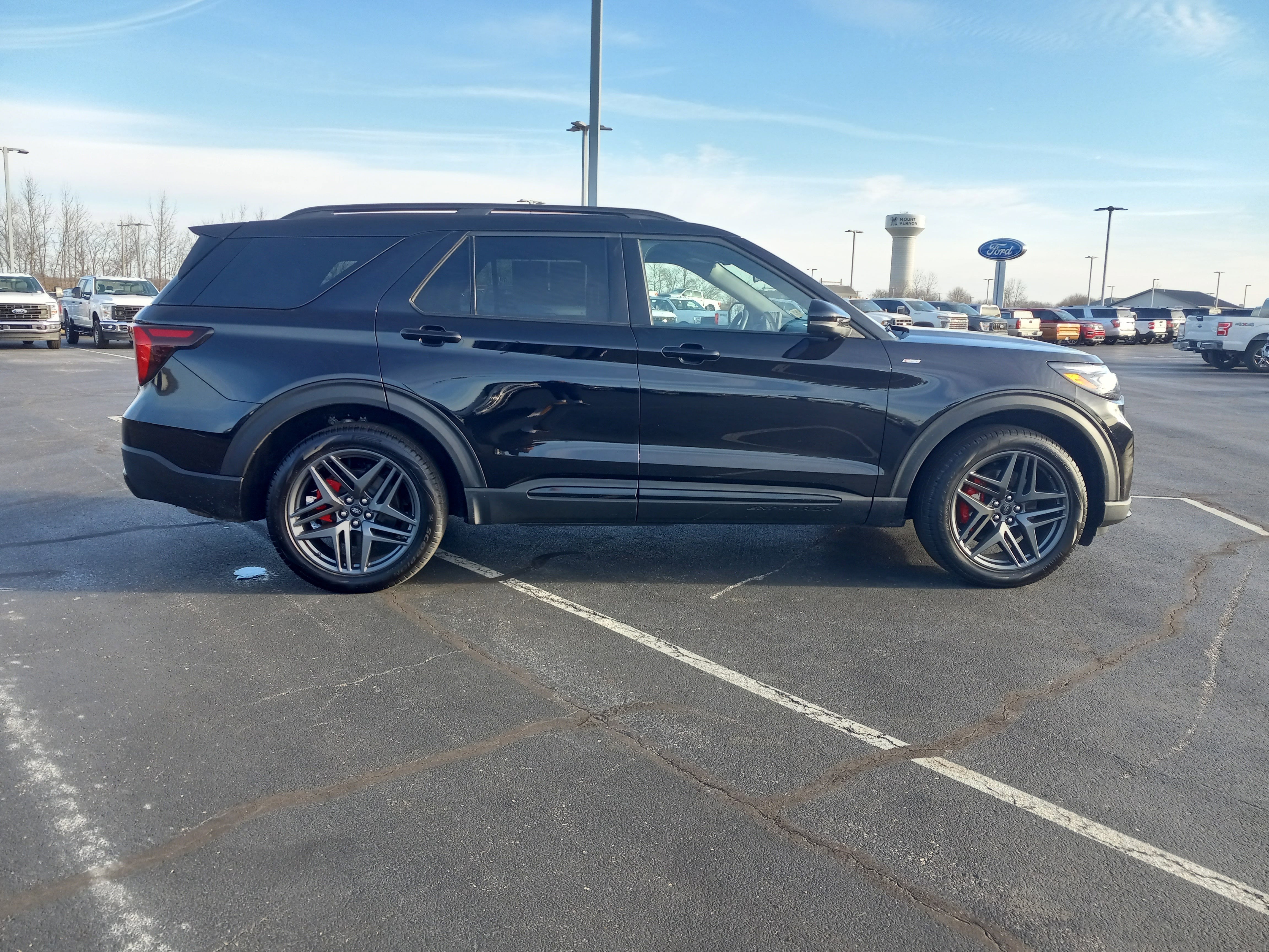 2025 Ford Explorer ST-Line