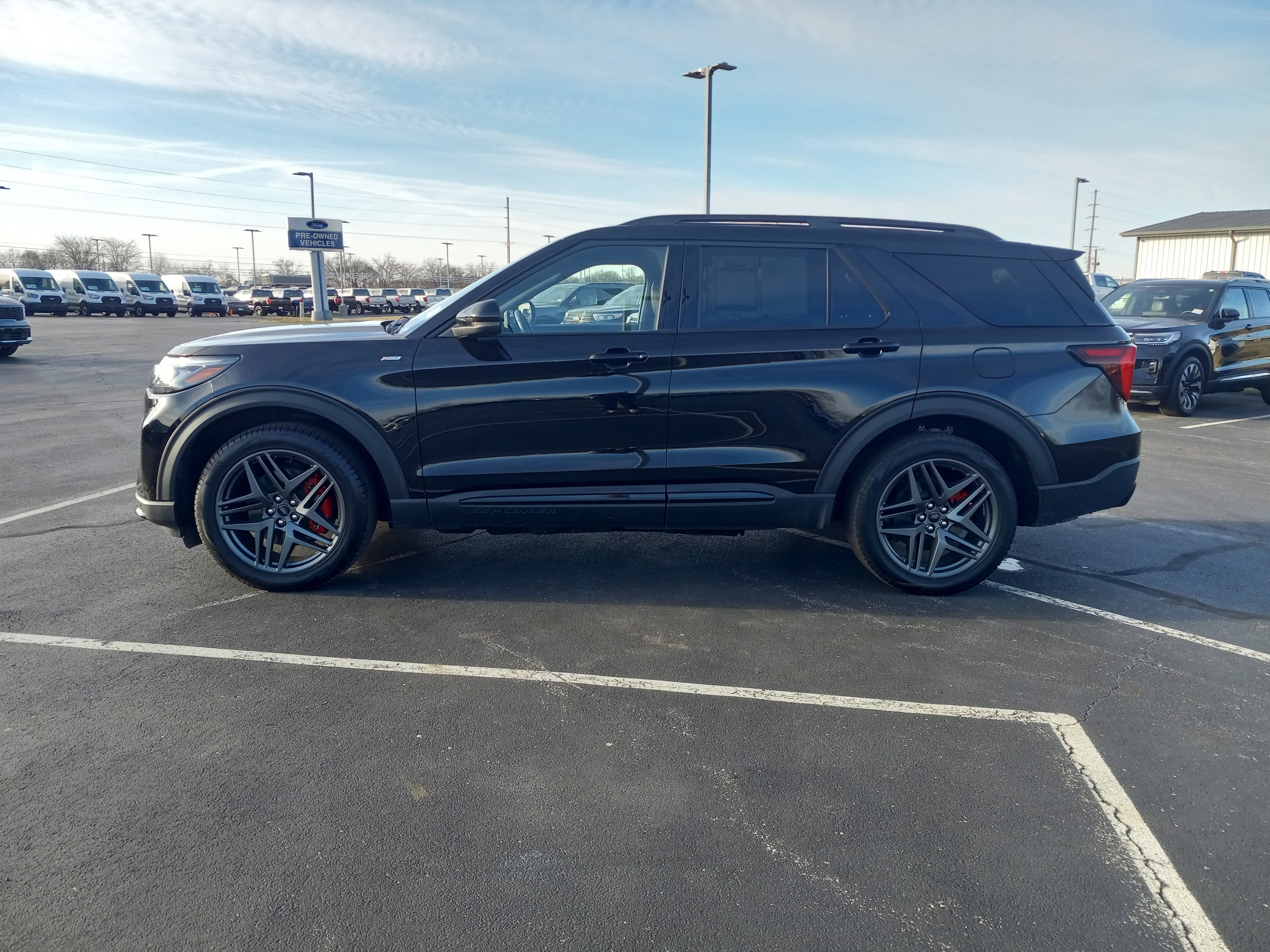 2025 Ford Explorer ST-Line