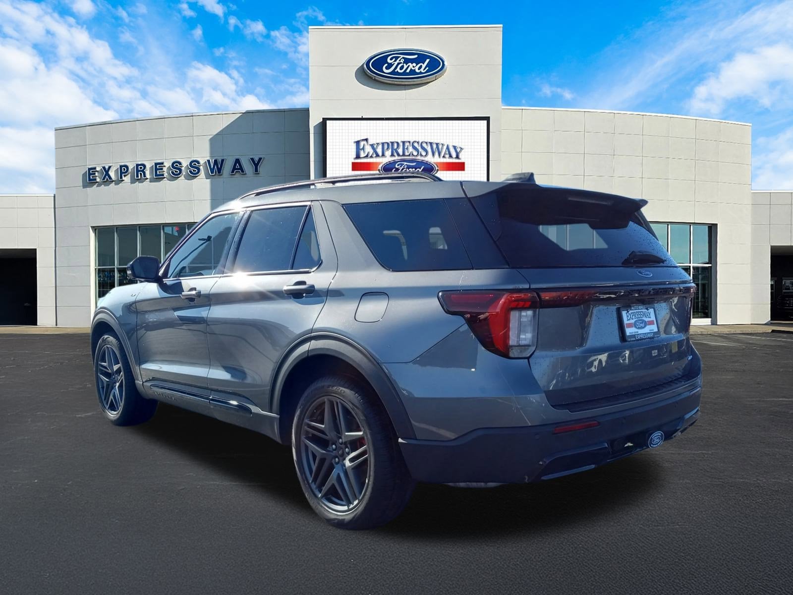 2025 Ford Explorer ST-Line