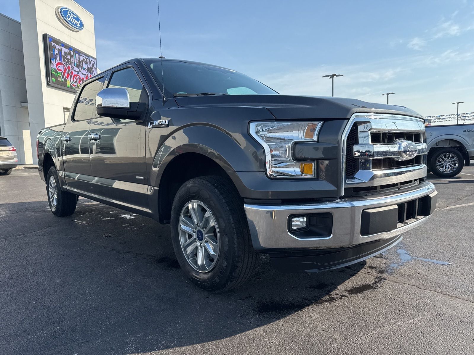 2016 Ford F-150 2WD SuperCrew 145" XLT