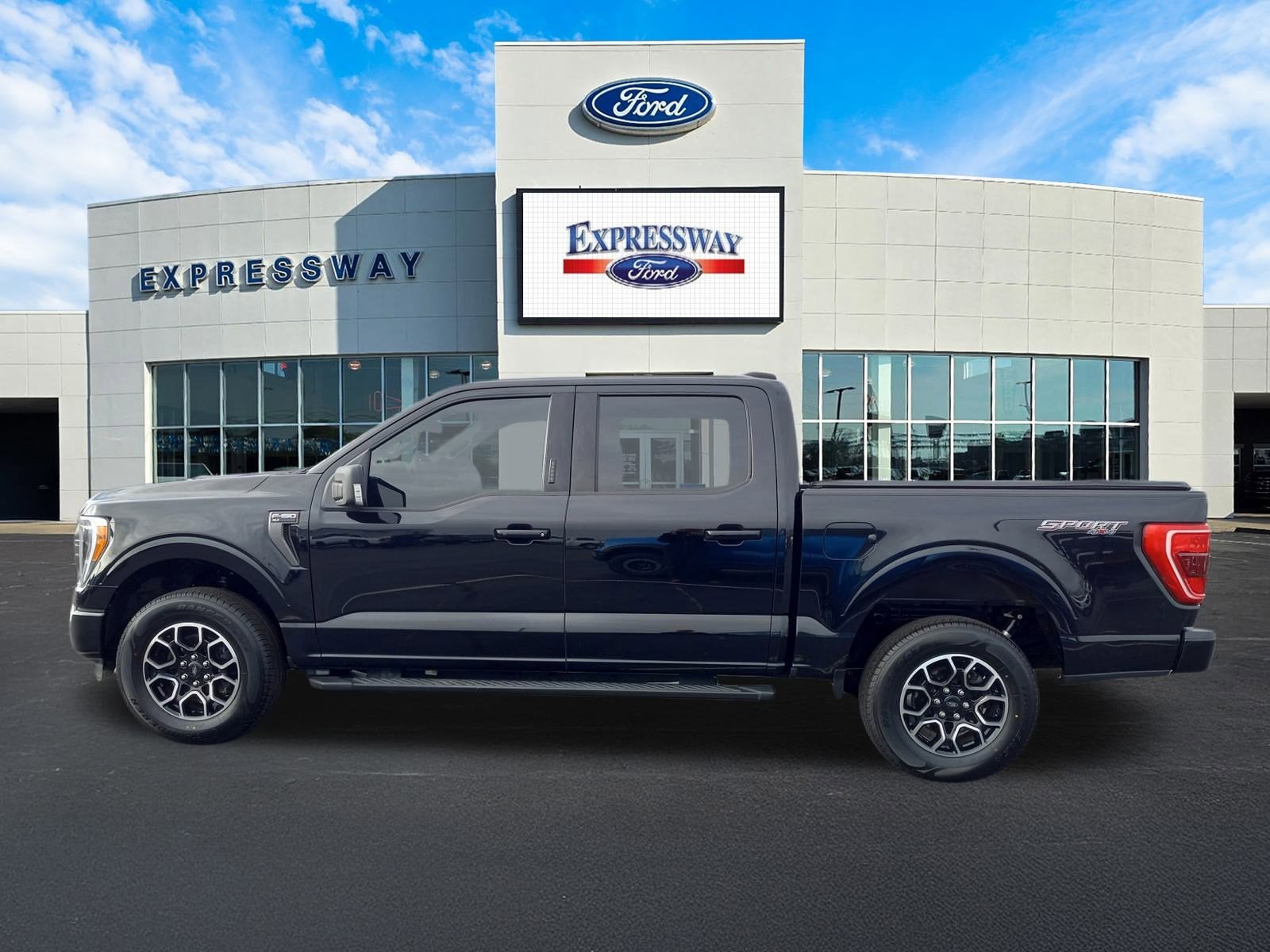 2023 Ford F-150 XLT 4WD SuperCrew 5.5' Box