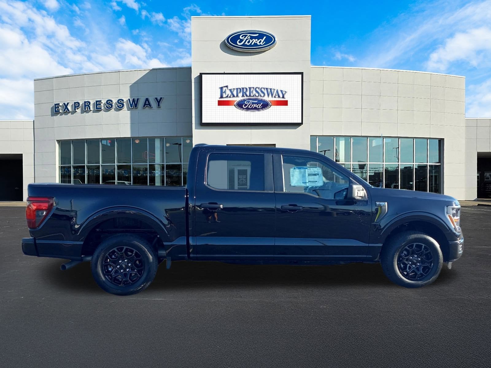 2025 Ford F-150 STX 2WD SuperCrew 5.5' Box