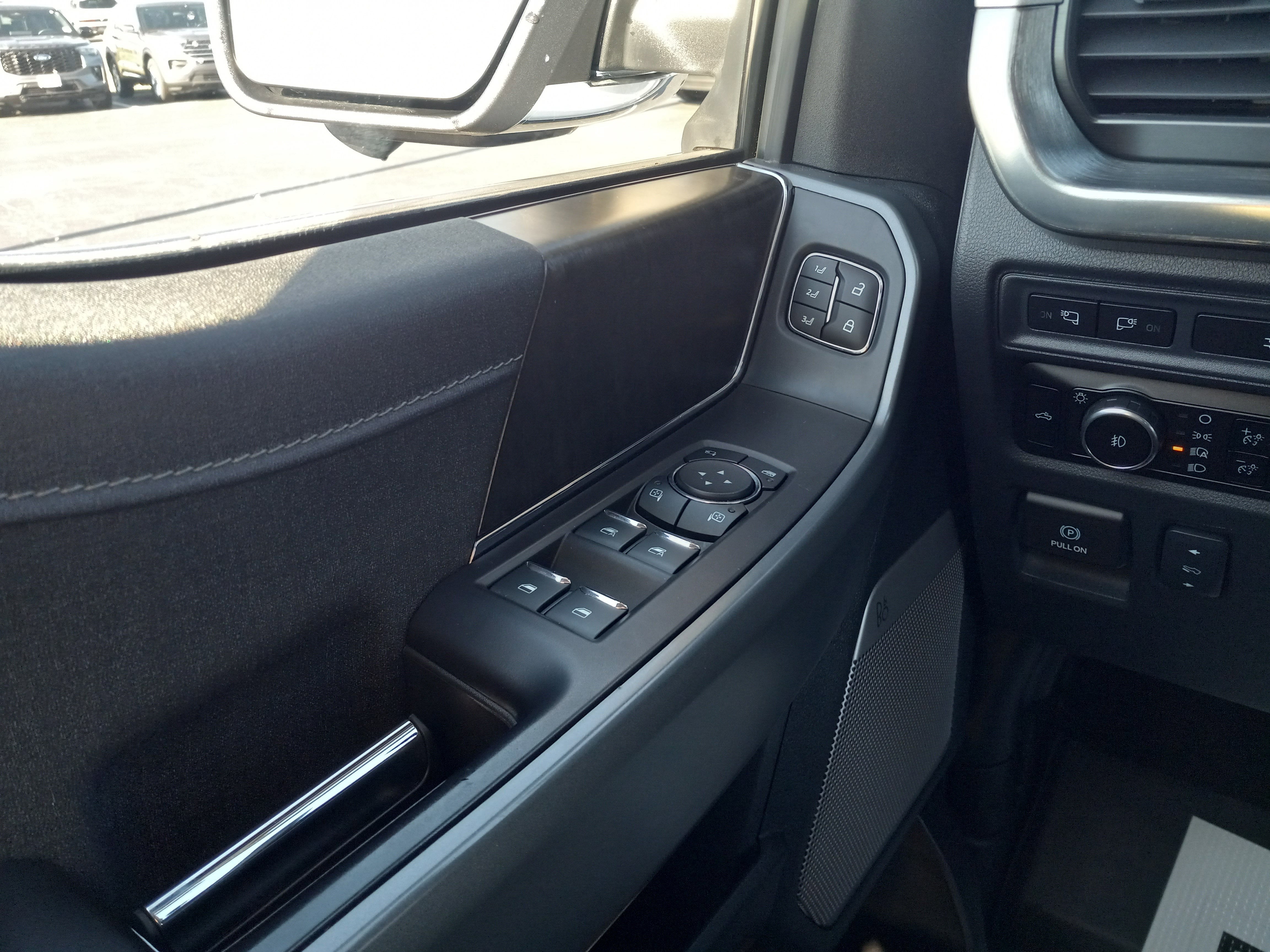 2023 Ford F-150 LARIAT 4WD SuperCrew 5.5' Box