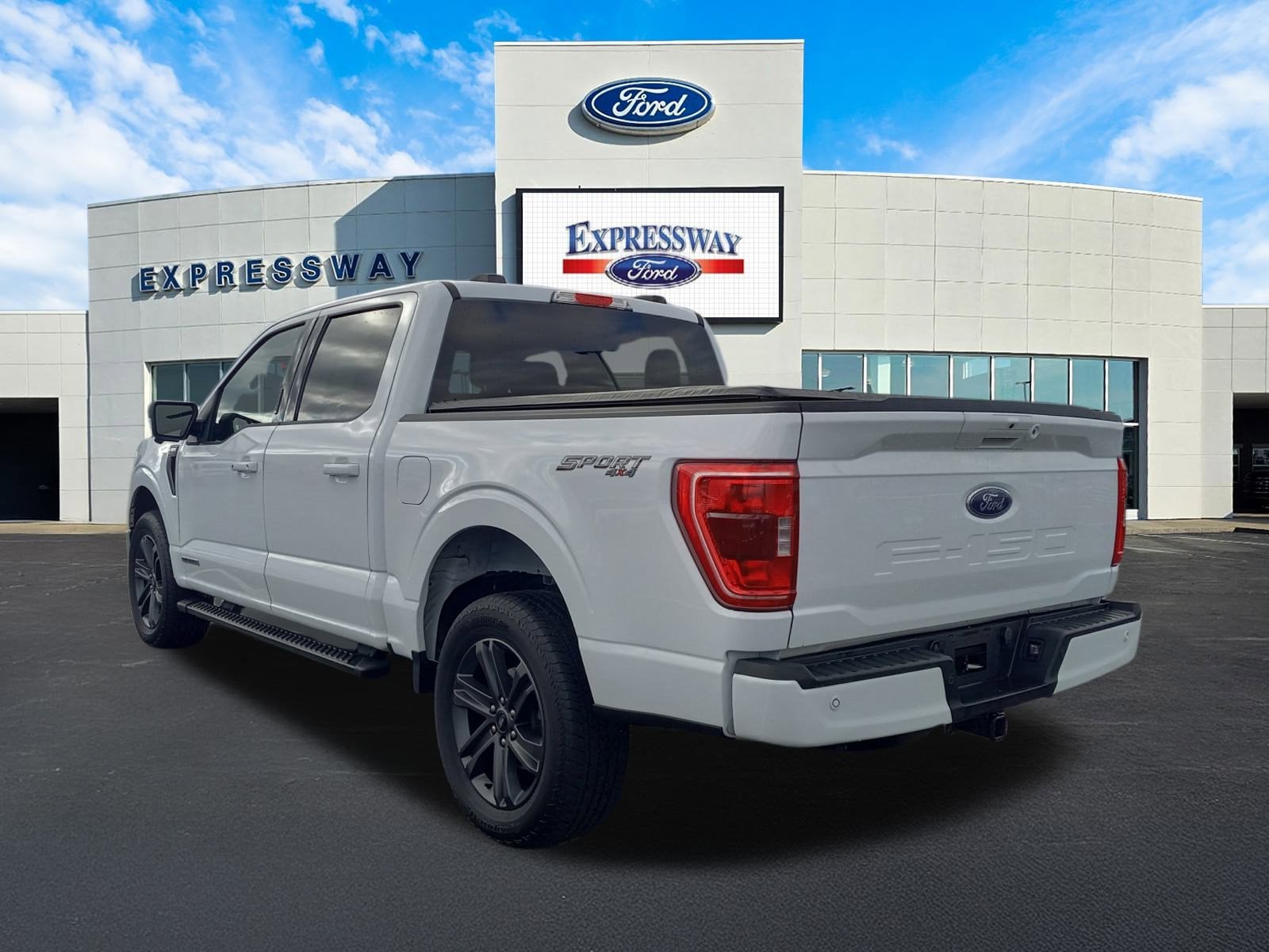 2023 Ford F-150 XLT 4WD SuperCrew 5.5' Box