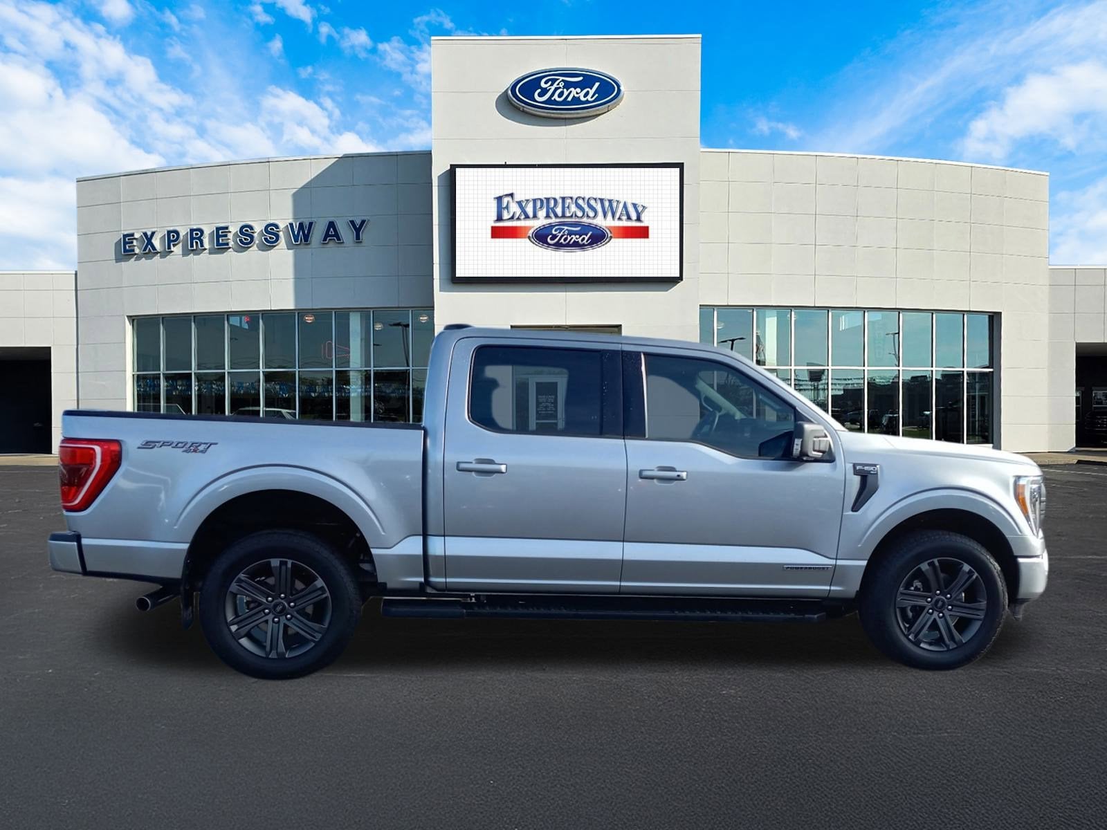2023 Ford F-150 XLT 4WD SuperCrew 5.5' Box