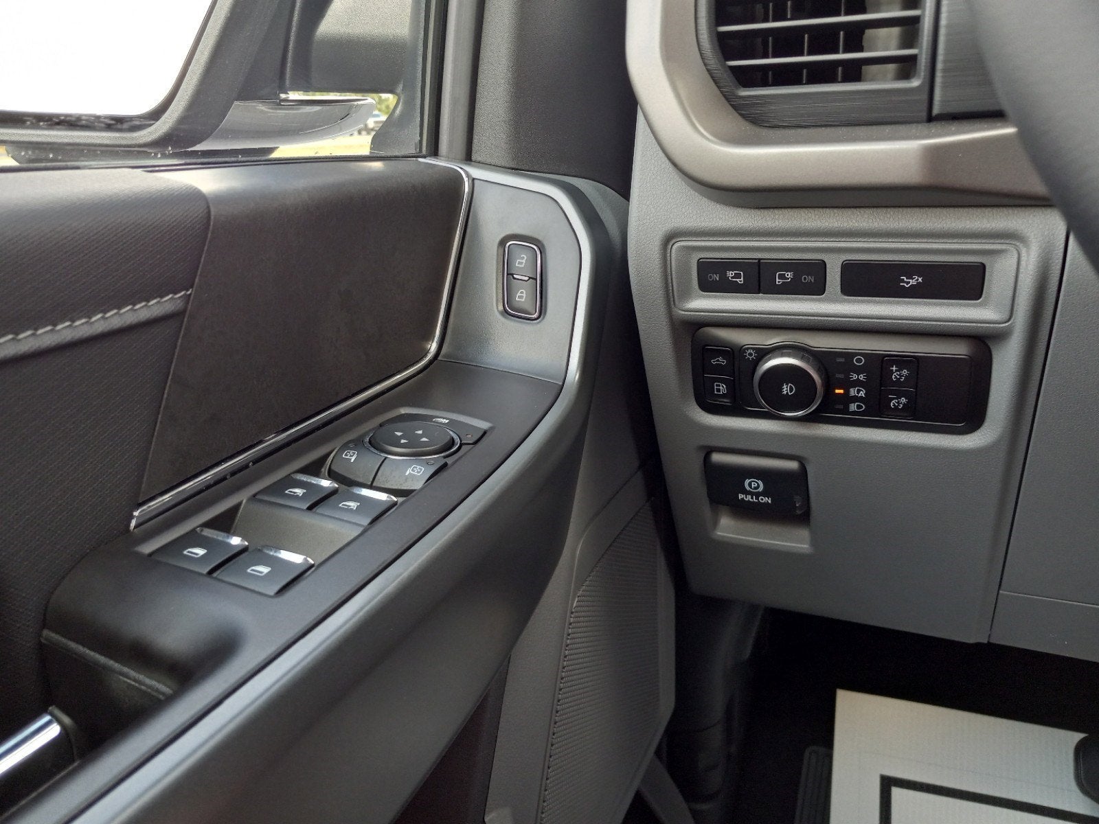 2024 Ford F-150 XLT 4WD SuperCrew 5.5' Box