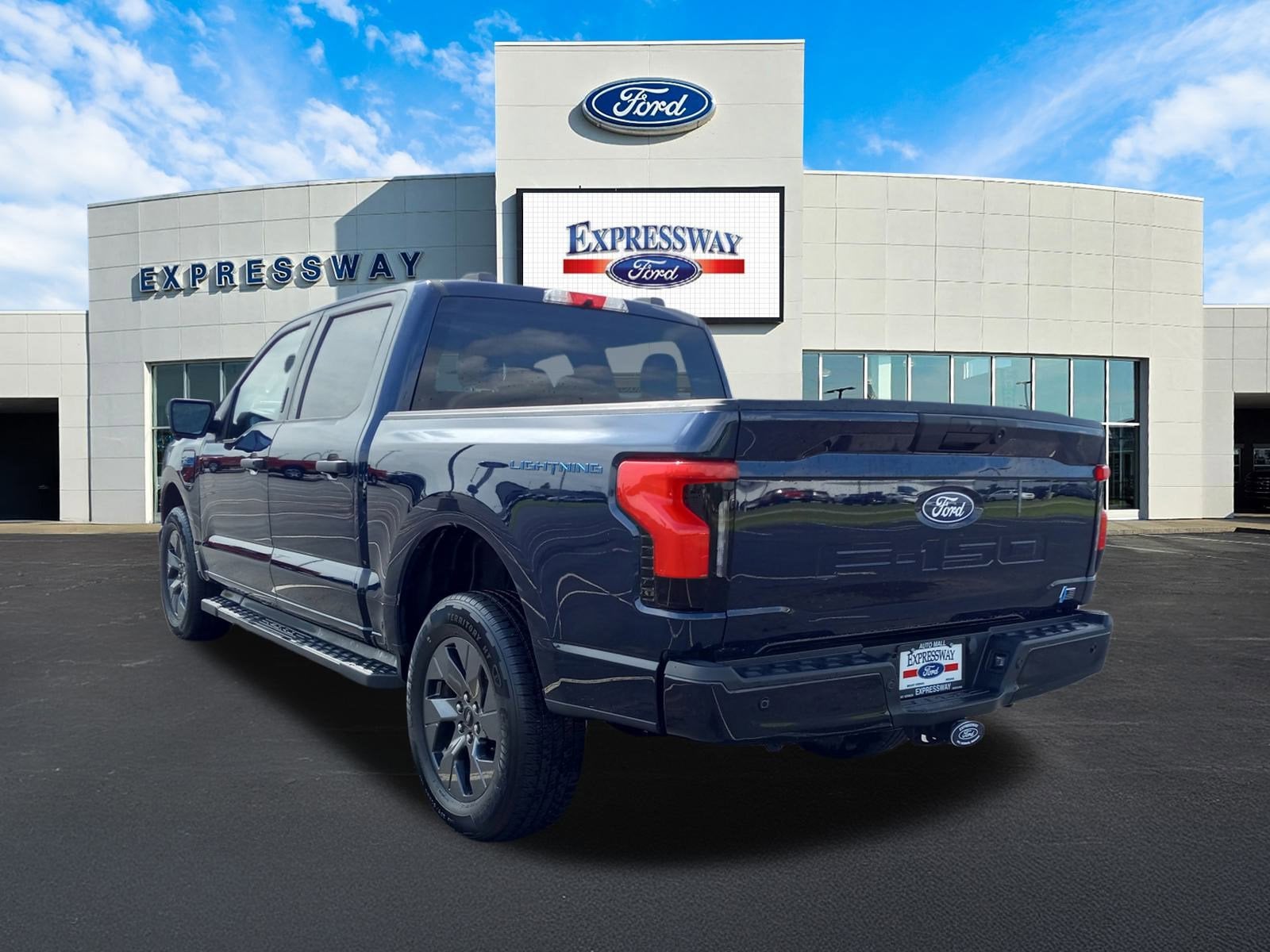2024 Ford F-150 Lightning XLT 4WD SuperCrew 5.5' Box