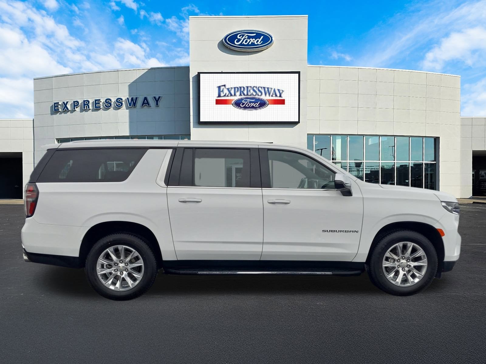 2023 Chevrolet Suburban Premier