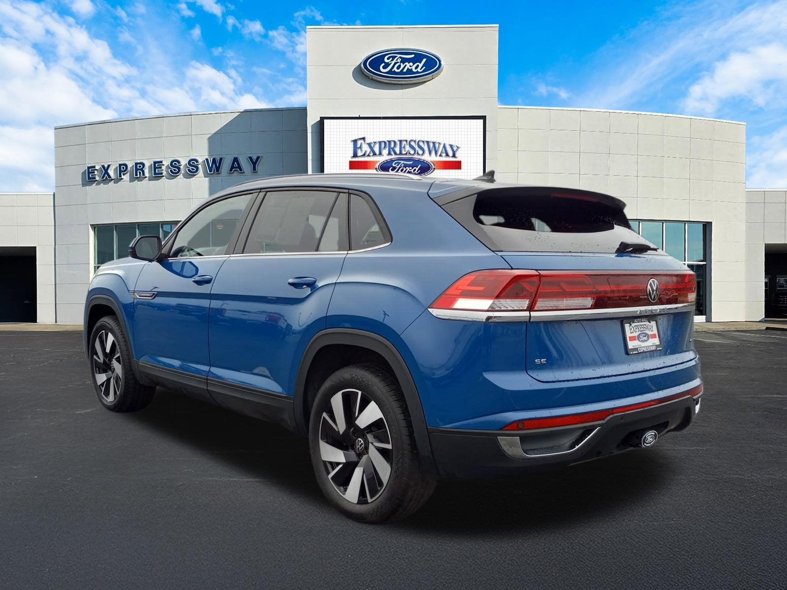 2025 Volkswagen Atlas Cross Sport 2.0T SE w/Technology