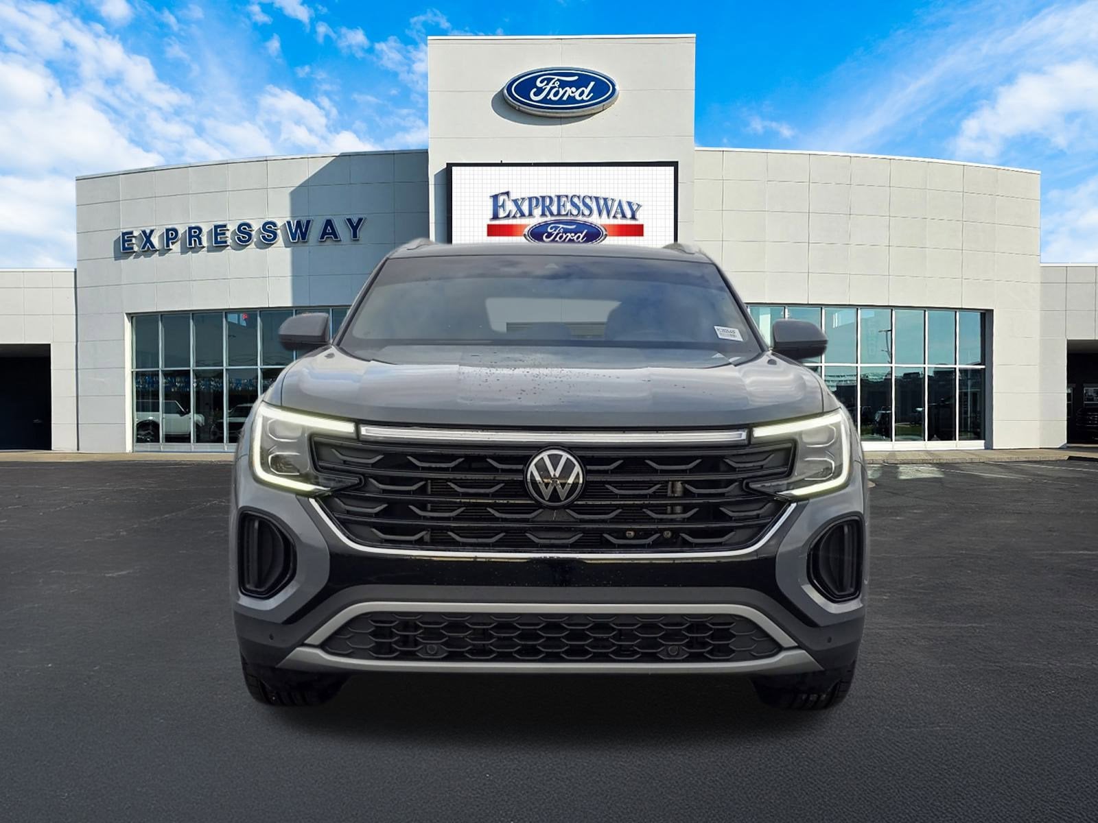 2024 Volkswagen Atlas Cross Sport 2.0T SE w/Technology