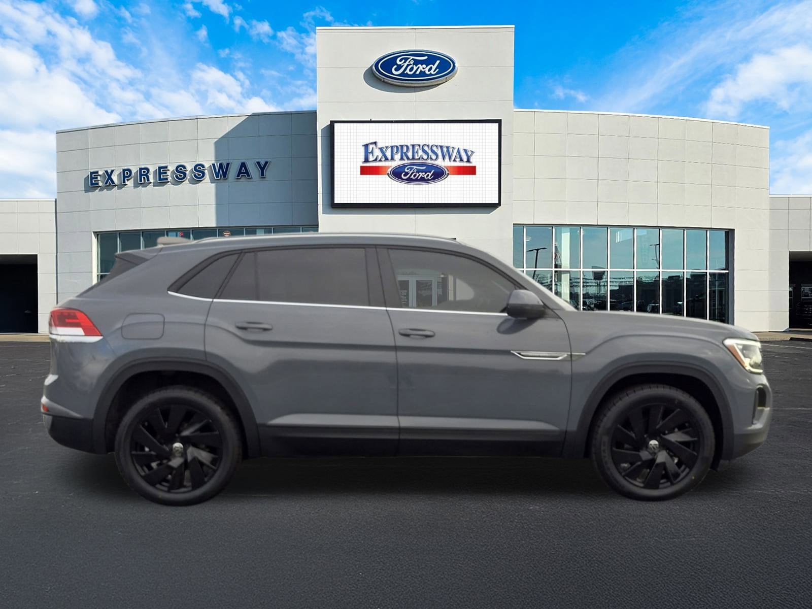 2024 Volkswagen Atlas Cross Sport 2.0T SE w/Technology