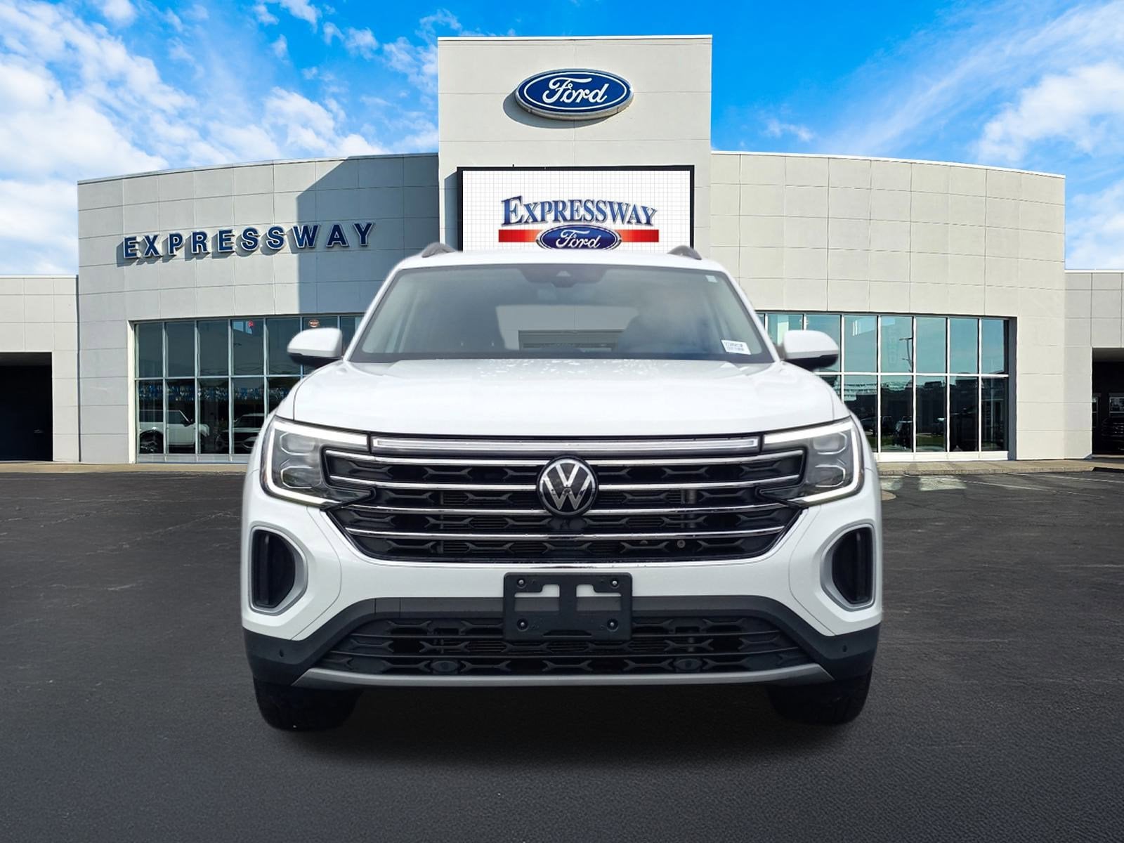 2025 Volkswagen Atlas 2.0T SE w/Technology