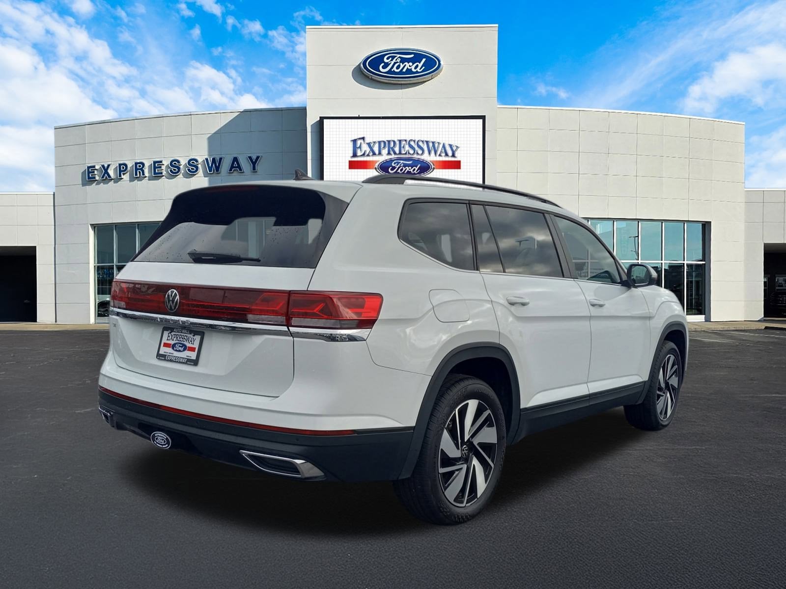 2025 Volkswagen Atlas 2.0T SE w/Technology