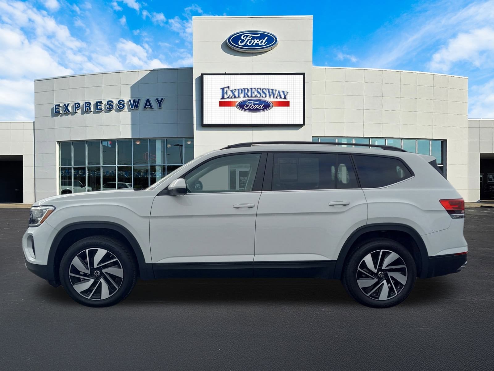 2025 Volkswagen Atlas 2.0T SE w/Technology