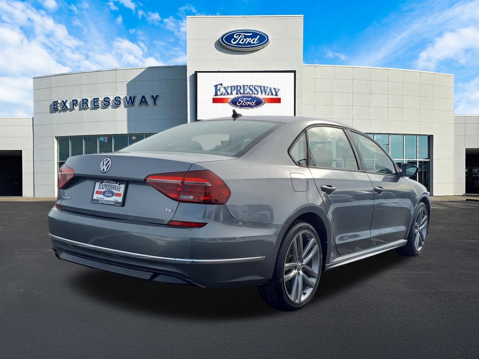 2018 Volkswagen Passat 2.0T R-Line