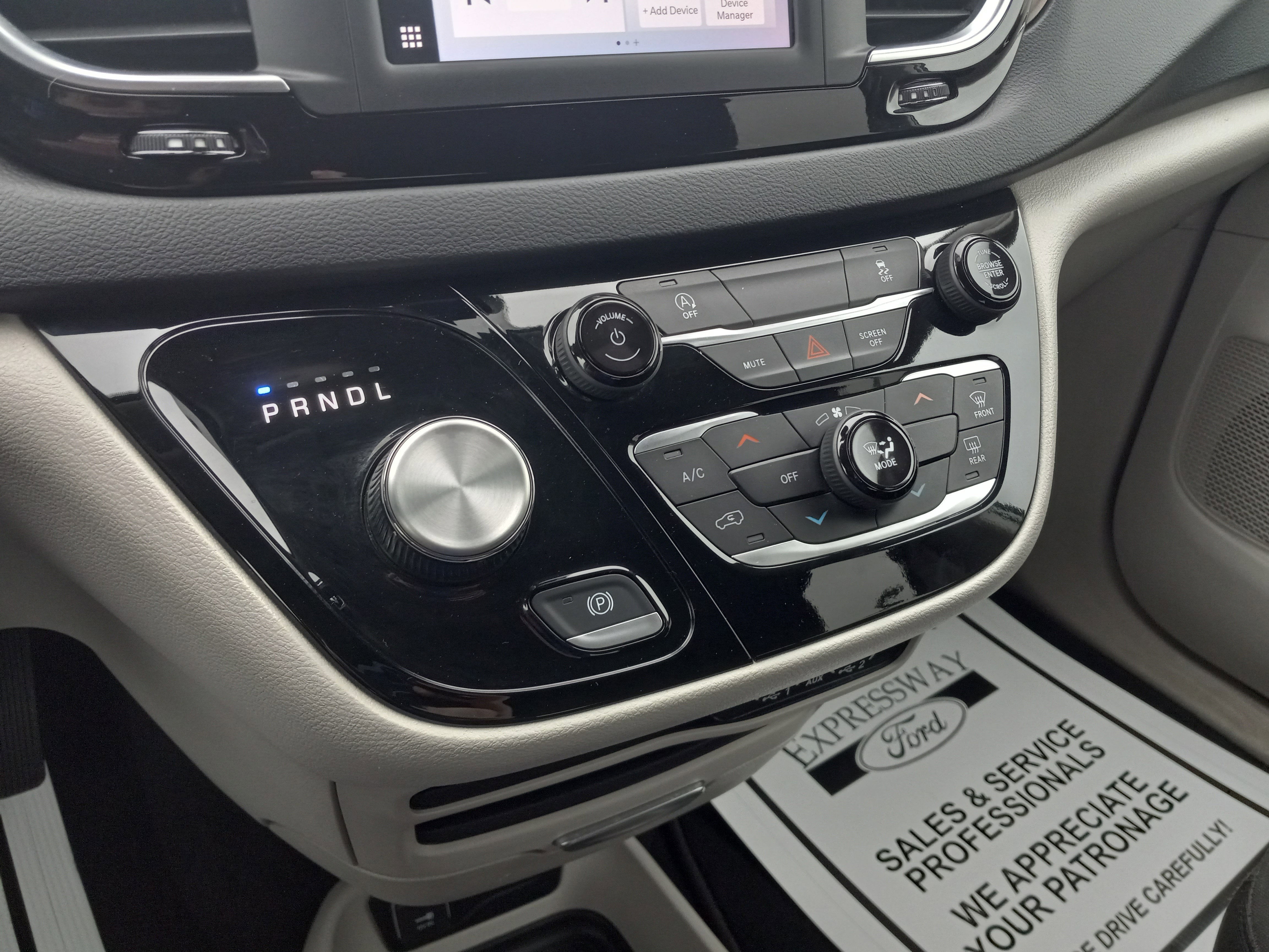 2023 Chrysler Voyager LX