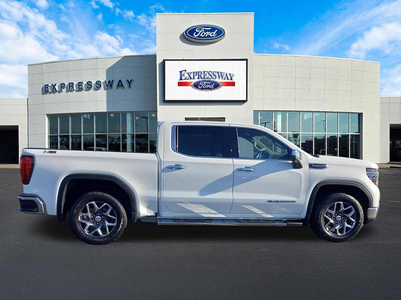 2025 GMC Sierra 1500 SLT