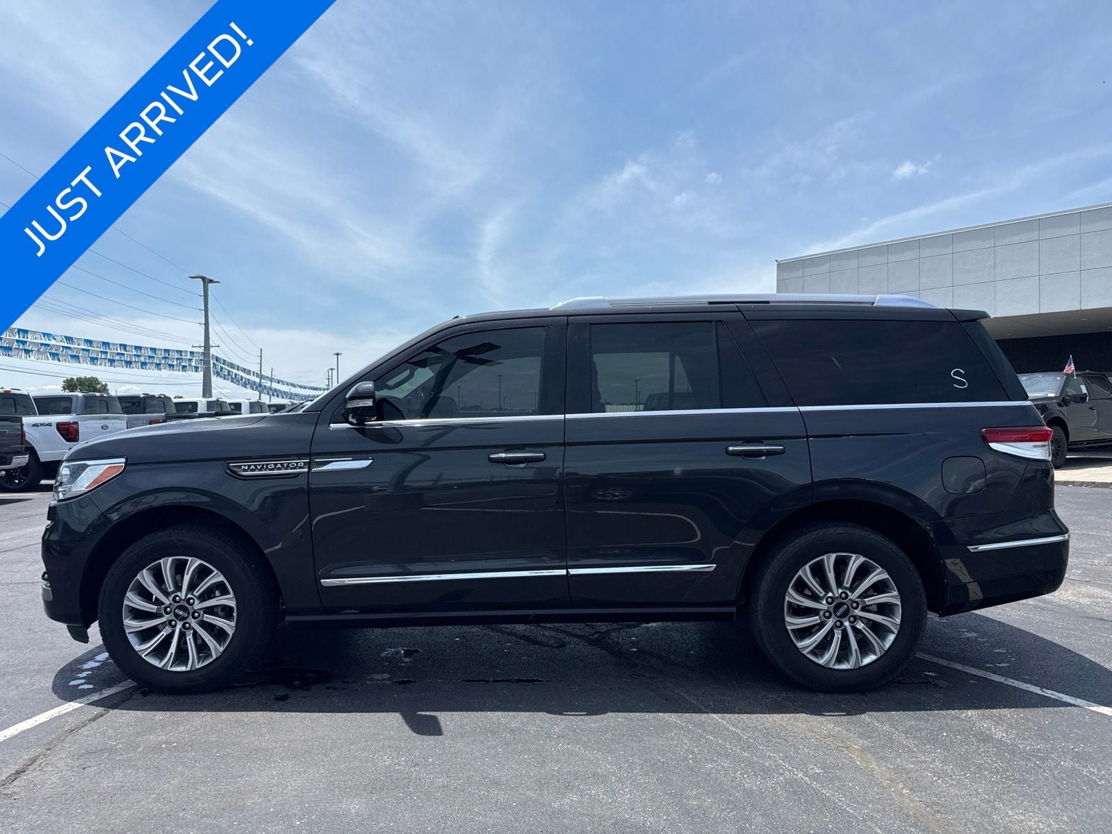 2023 Lincoln Navigator Standard