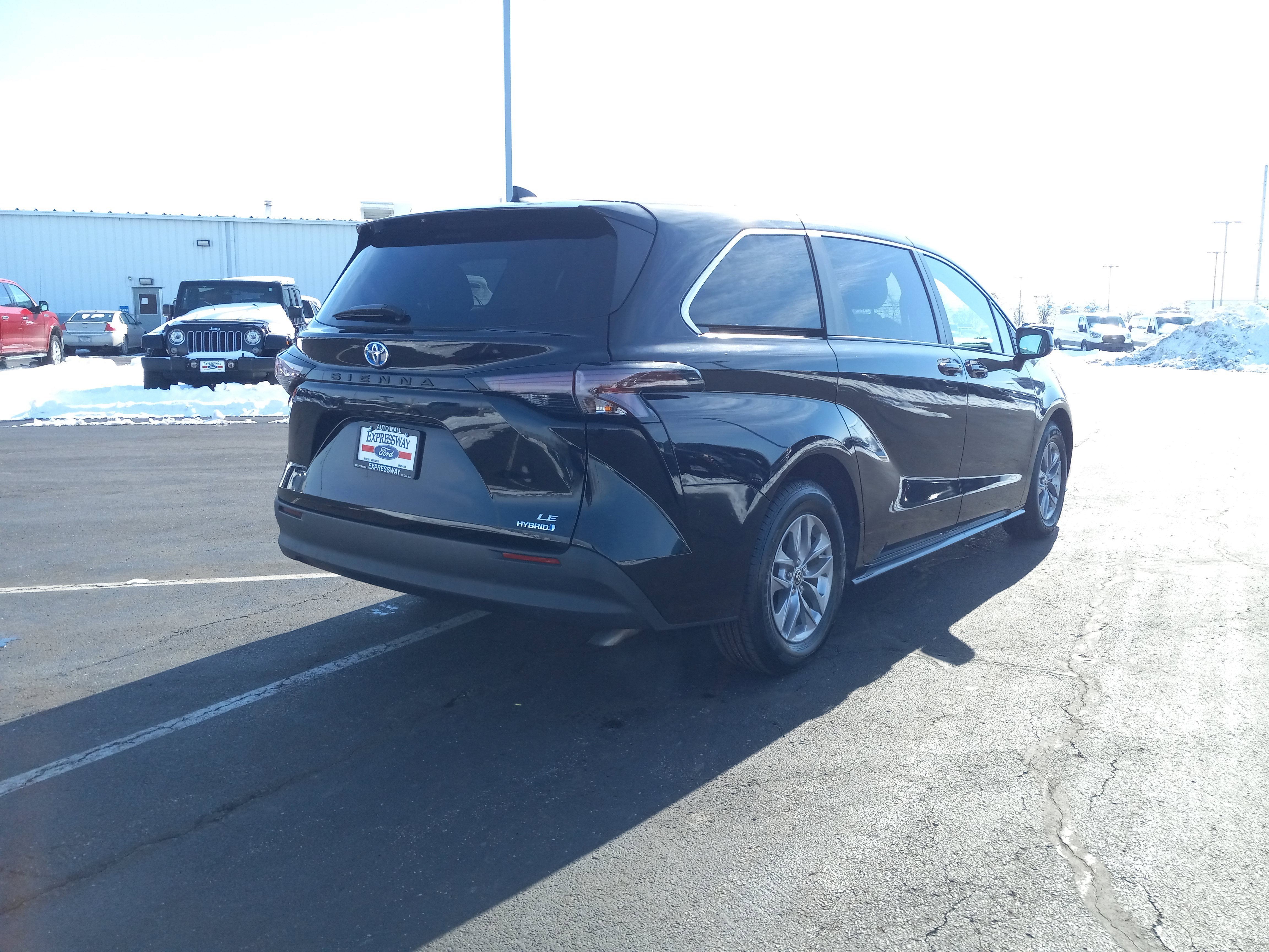 2024 Toyota Sienna LE