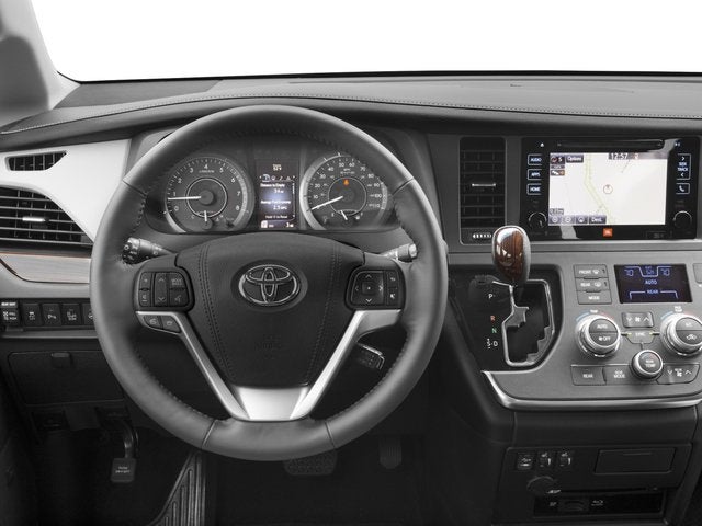 2017 Toyota Sienna XLE Premium 8 Passenger
