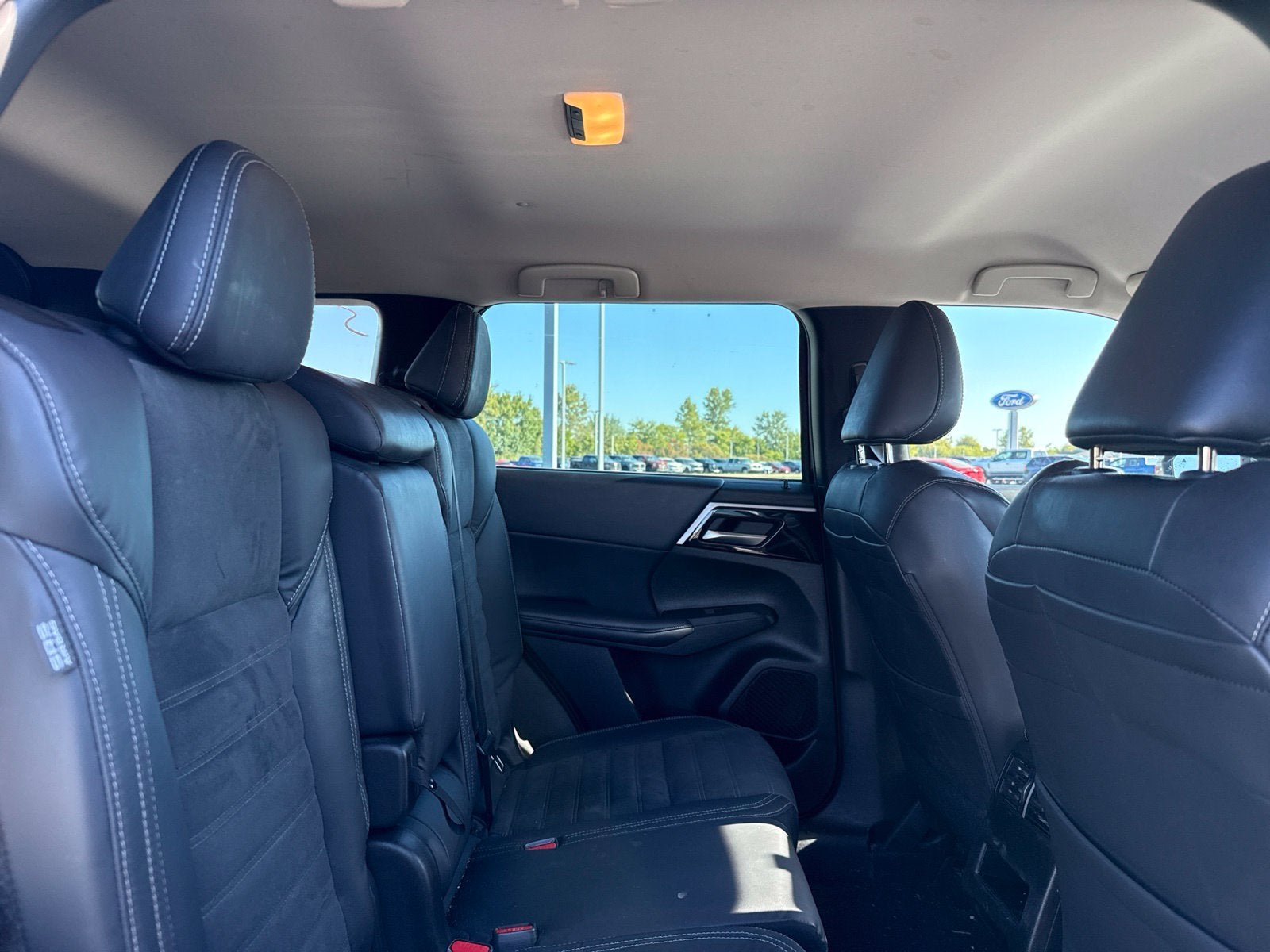 2023 Mitsubishi Outlander Base