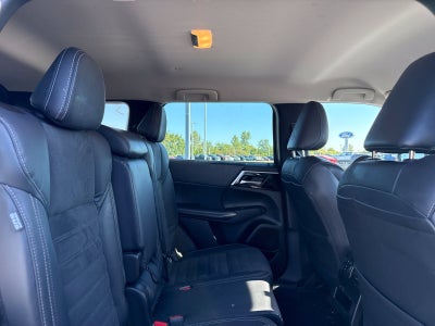 2023 Mitsubishi Outlander Base