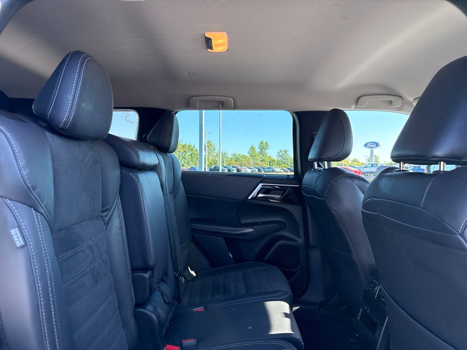 2023 Mitsubishi Outlander Base