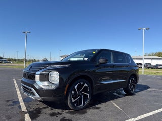 2023 Mitsubishi Outlander Base