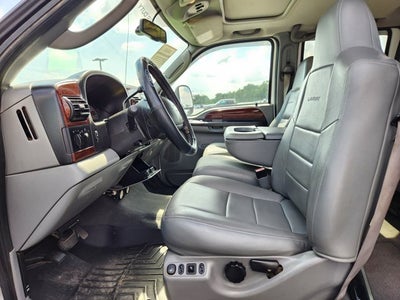 2006 Ford Super Duty F-350 DRW Lariat DRW